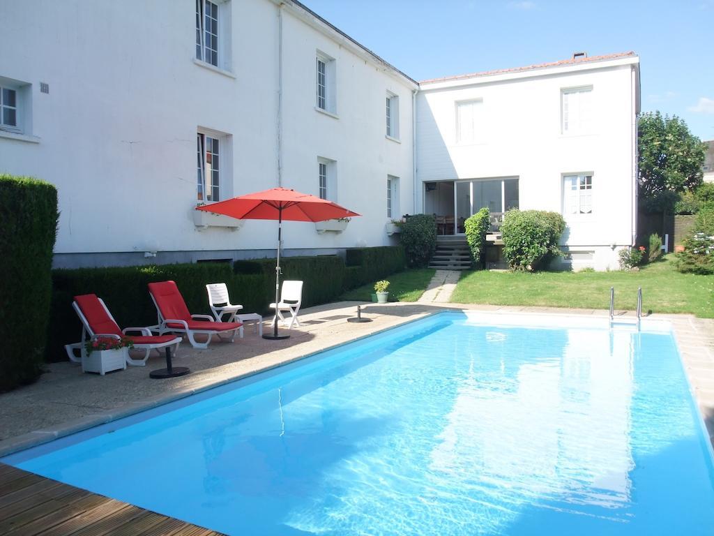 Hotel Des Biches Nuaillé Exterior foto